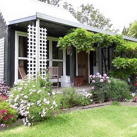 Warm Earth Cottages Aongatete Exterior photo