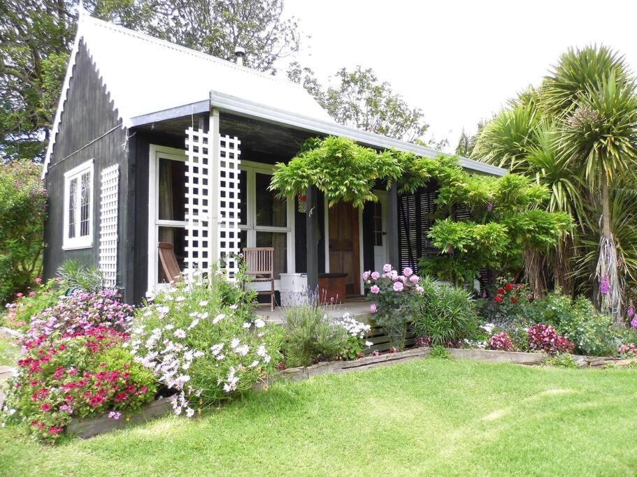Warm Earth Cottages Aongatete Exterior photo